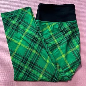 🍀RARE green plaid capri Lululemons